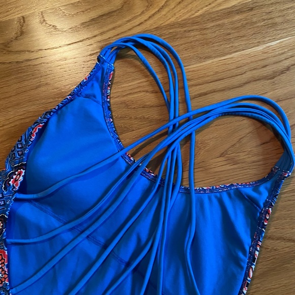 Hollister Strappy Back One Piece Swimsuit - Picture 5 of 5